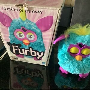 Hasbro Furby Lagoona 2012 Electronic Toy Moving Teal Purple Interactive Working